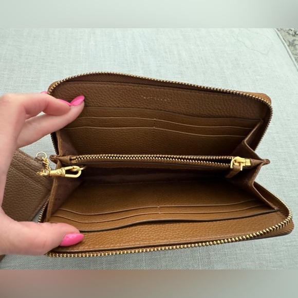 Tory Burch Continental Wallet with ID case - Picture 8 of 9